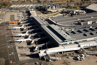 Arrange car hire at JNB Airport for efficient transport 