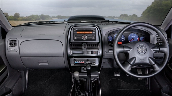Nissan NP300 4 X 4 D/CAB Interior